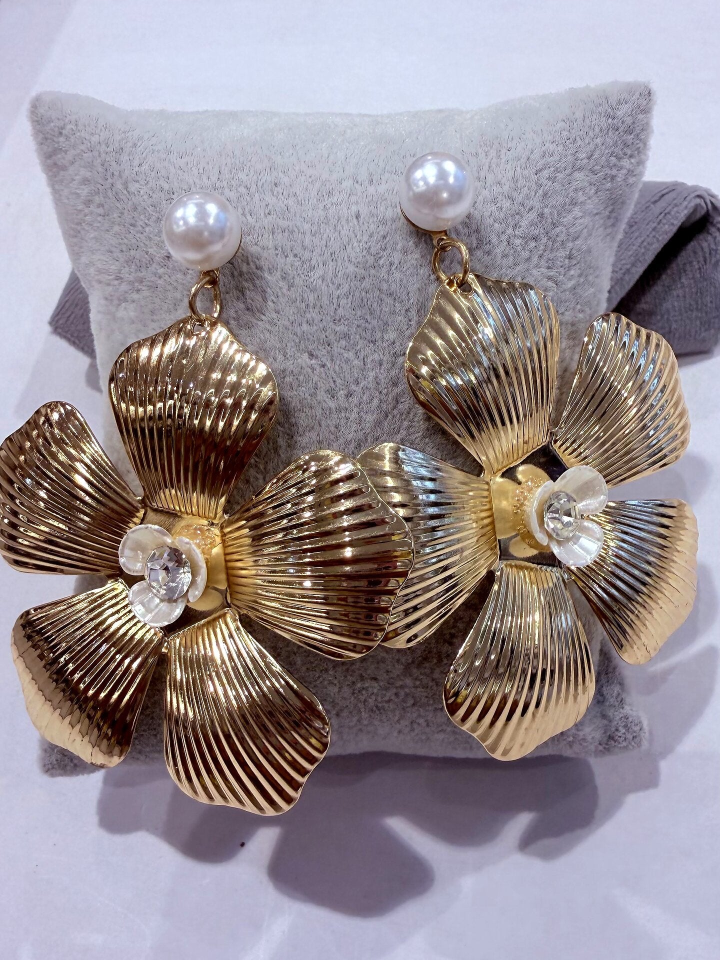 Orchid Shine Golden Earrings